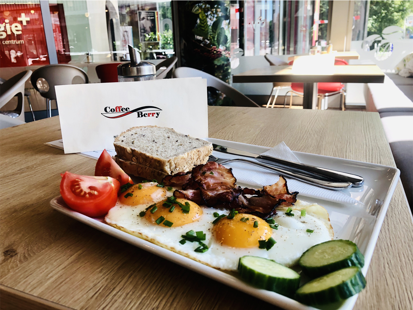 Snídaně v kavárně Coffee Berry